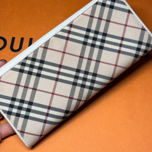 COPY - Authentic Vintage Burberry White and Tan Nova Women's Wallet